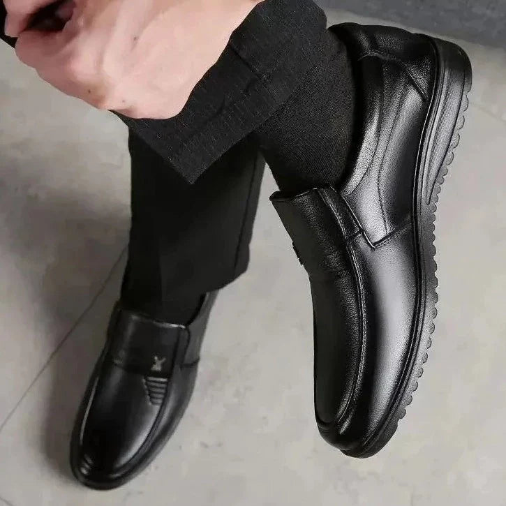 tênis slip on masculino, sapato catepillar masculino, zara, sapato prada masculino, corturno masculino, sapato ortopédico em couro masculino, sapato social masculino, sapato ortopédico masculino marrom, sapato social confortável masculino